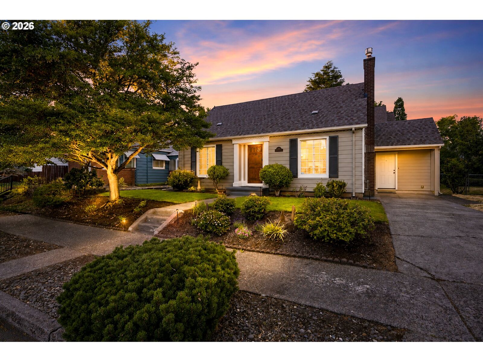Property Photo: 108 E 35th St WA 98663