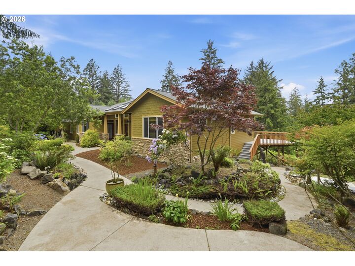 Property Photo: 5540 Meadow Lake Way OR 97439