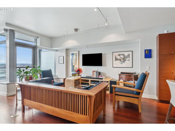 Property Photo: 3601 S River Pkwy 2502 OR 97239
