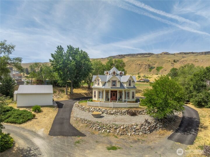 Property Photo: 600 12th Street WA 98813