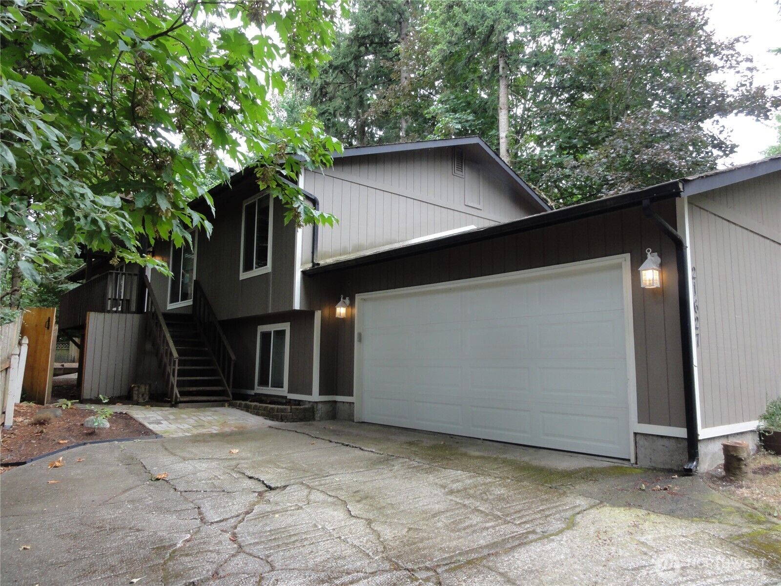 Property Photo: 21627 SE 271st Street WA 98038