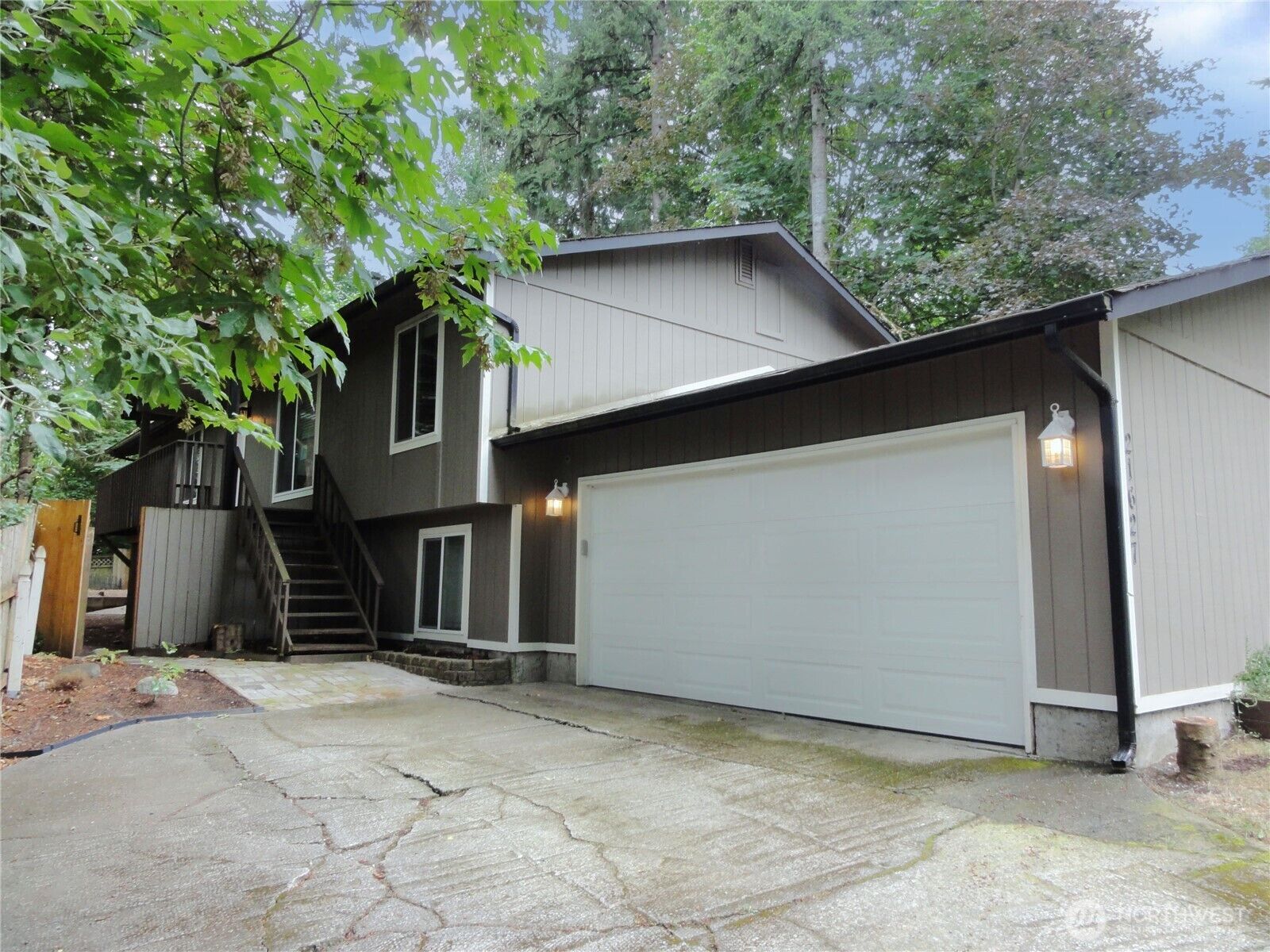 Property Photo: 21627 SE 271st Street WA 98038