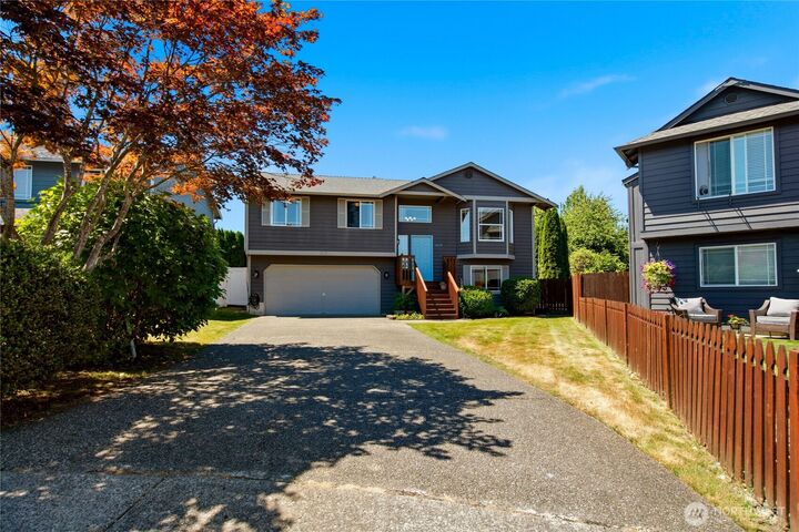 Property Photo:  1019  Hiatt Court  WA 98294 