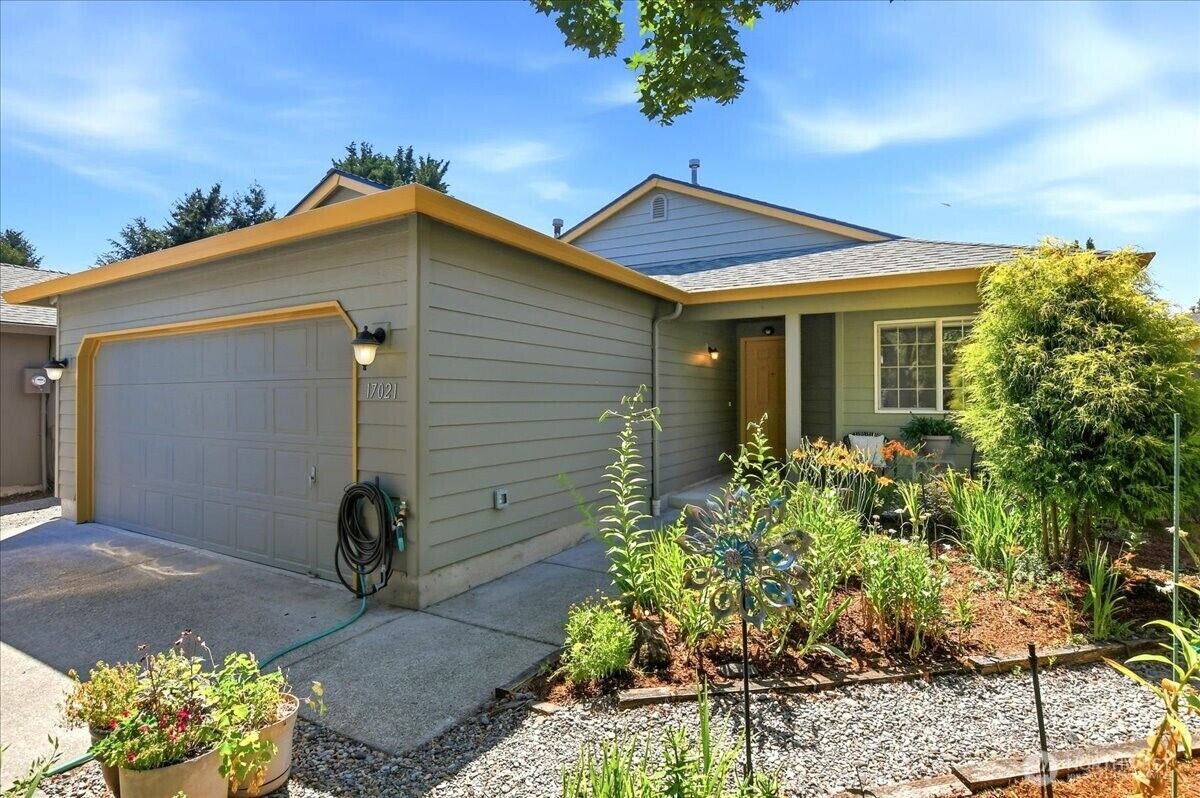 Property Photo:  17021 SE 18th Street  WA 98683 