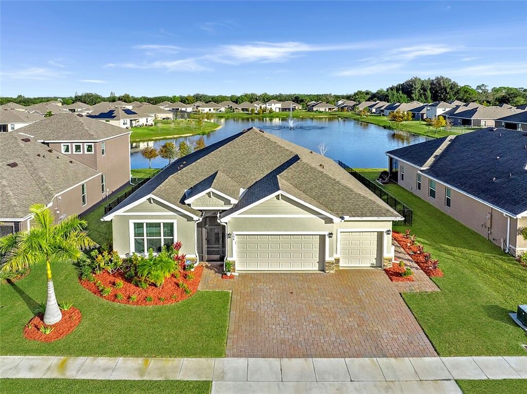 Property Photo: 194 52nd Square FL 32968