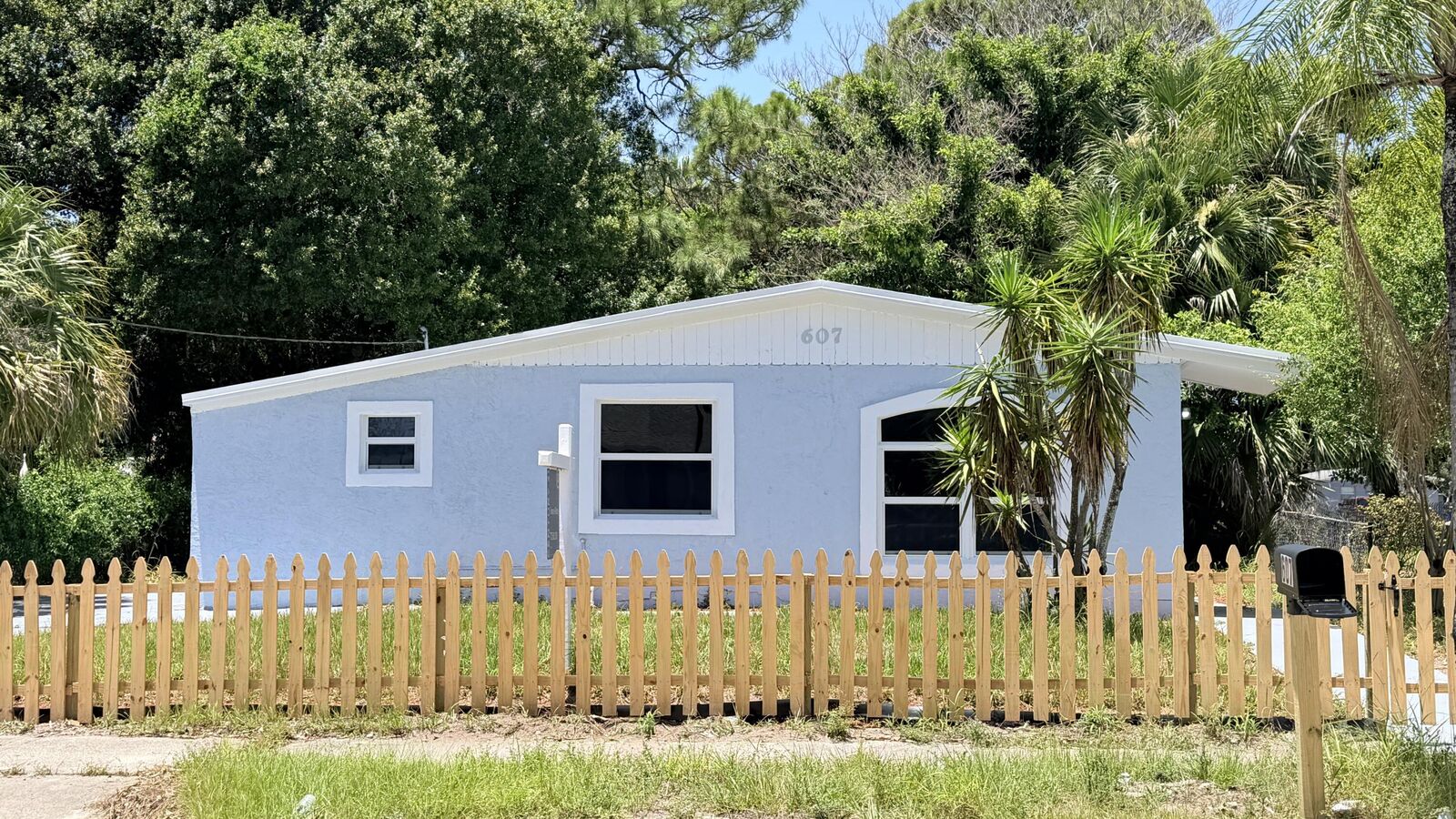Property Photo: 607 N 19th Street FL 34950