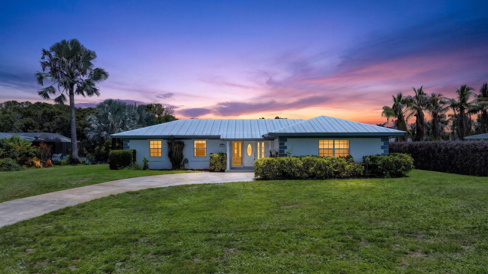 Property Photo:  416 SE Naranja Avenue  FL 34983 