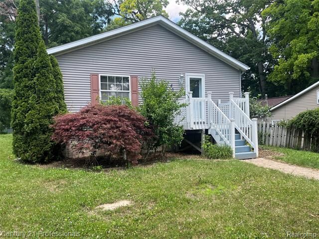 Property Photo:  4080 Cass Elizabeth Road  MI 48328 
