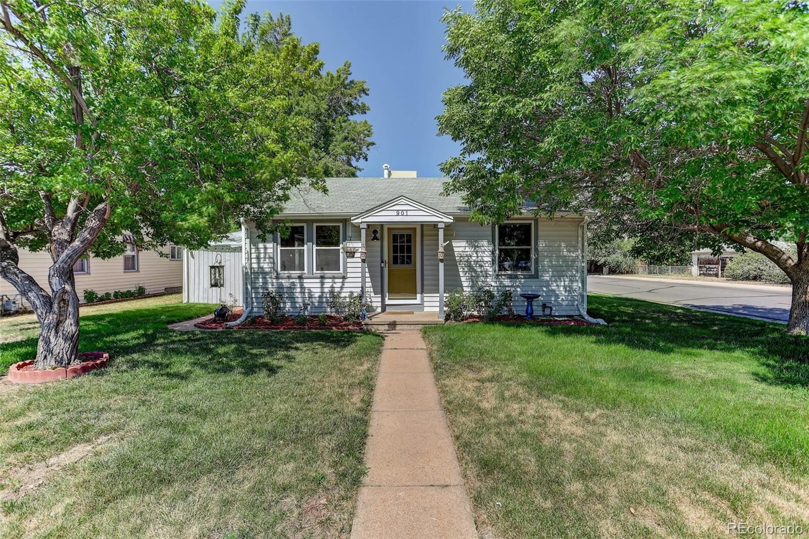 Property Photo:  901 S Locust Street  CO 80224 