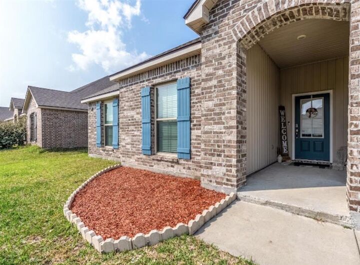 Property Photo: 3242 Snowy Egret Dr Drive LA 70615