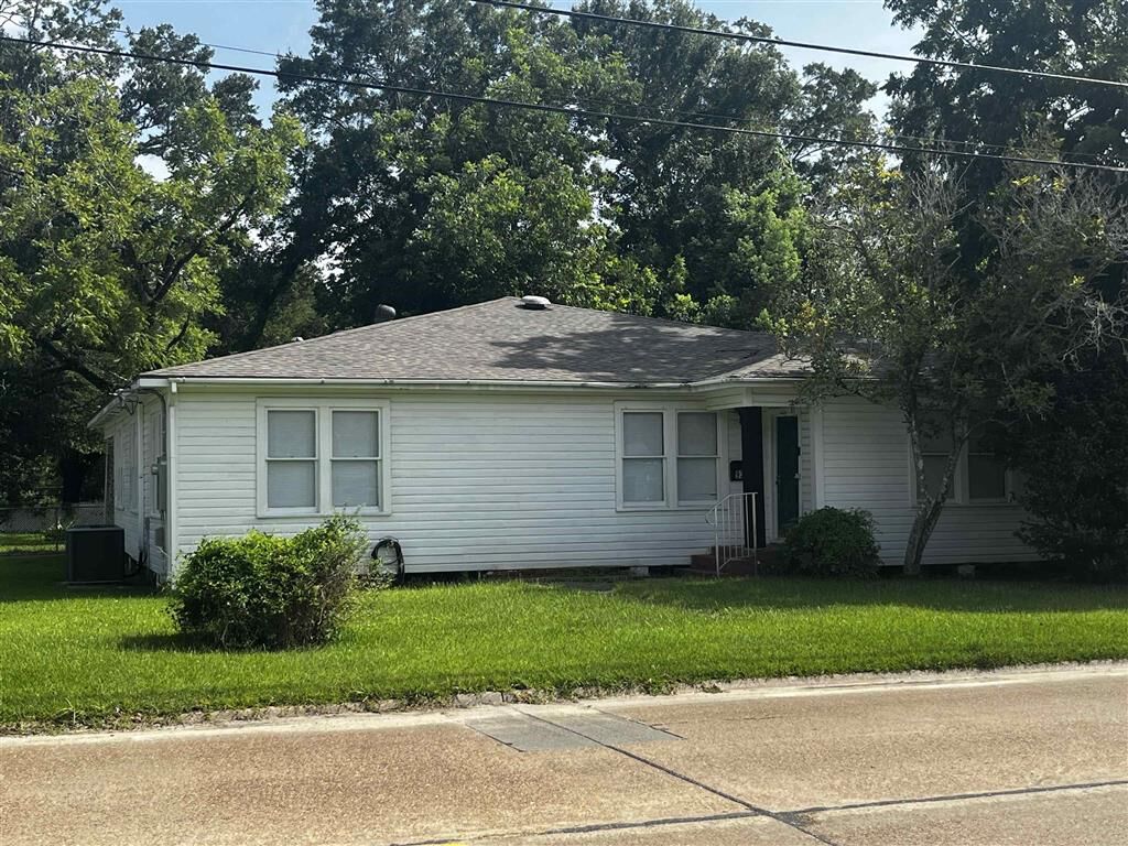 Property Photo:  930 Alamo Street  LA 70601 