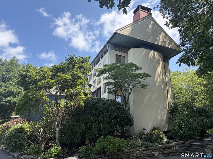 Property Photo:  607 Lake Drive  CT 06437 