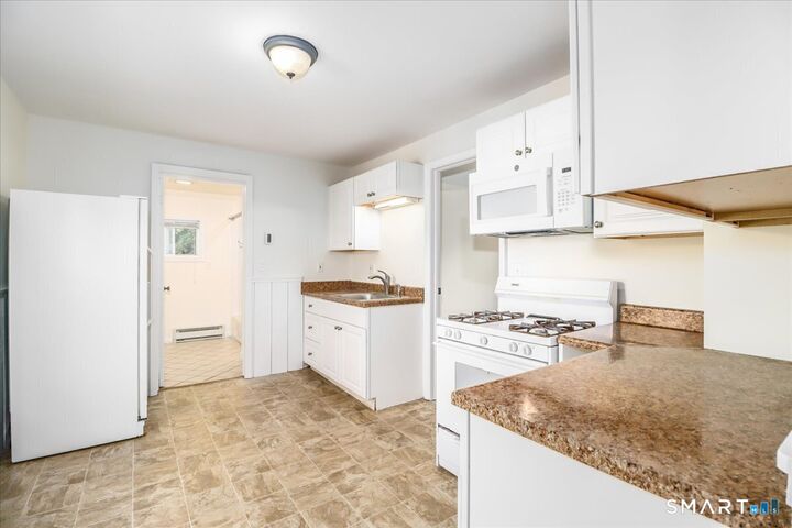 Property Photo:  4 Edgewood Street 1  CT 06810 