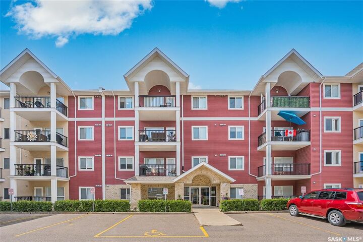 Property Photo: 150 Pawlychenko Lane 103 SK S7V 0B4