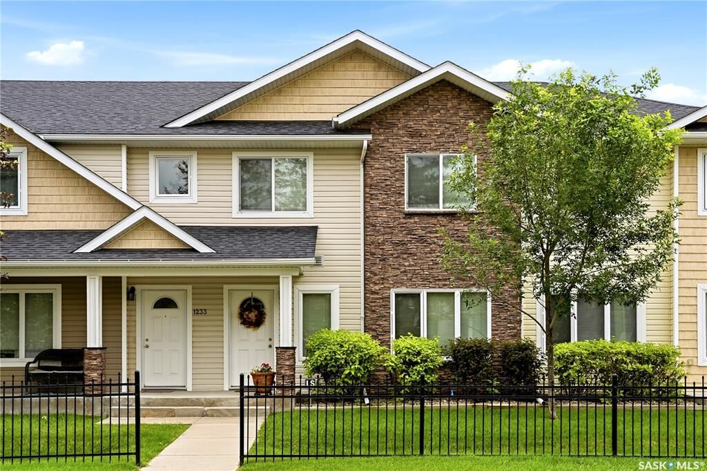 Property Photo:  1237 Grey Street  SK S4T 1G7 