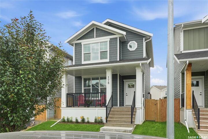 Property Photo:  178 Rosewood Boulevard E  SK S7V 0P5 
