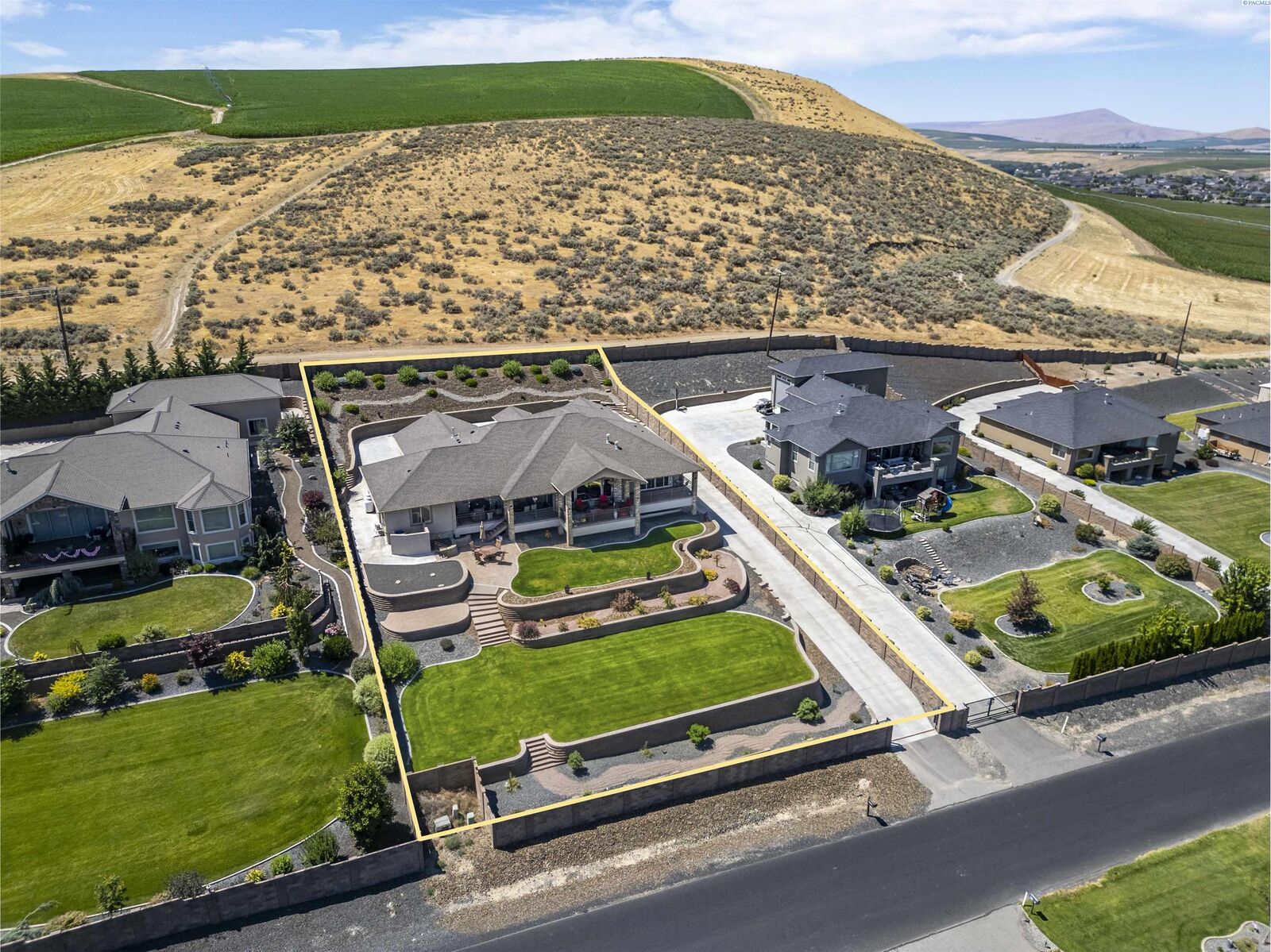 Property Photo:  12706 Grandview Lane  WA 99338 