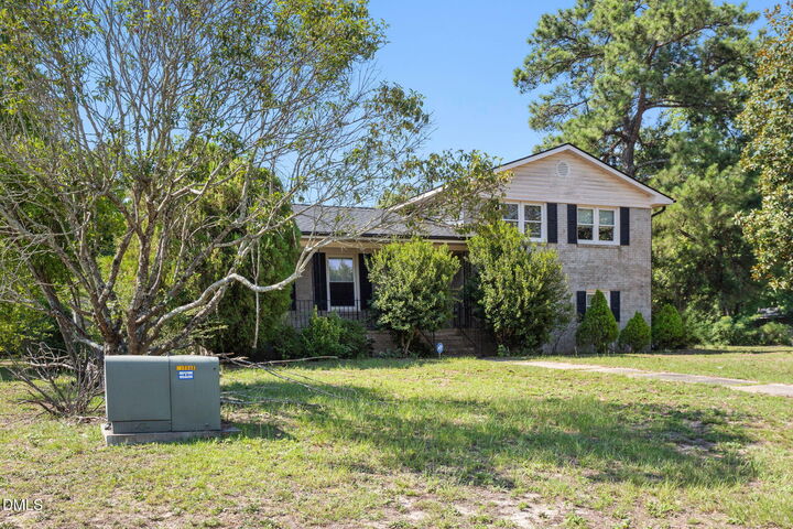 Property Photo: 609 Francis Court NC 28390