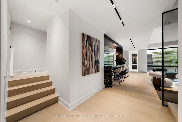 Property Photo: 106 Glenayr Road ON M5P 3C2