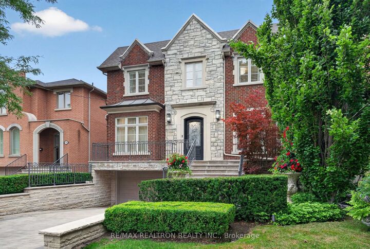 Property Photo: 462 Fairlawn Avenue ON M5M 1V1