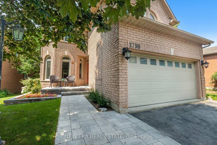 1798 Autumn Crescent — photo 1