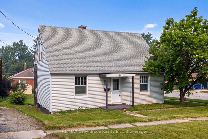 Property Photo: 701 5th Street E ON N4K 1E4