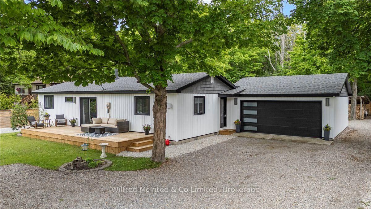 Property Photo: 38 Allister Place ON N0H 2G0