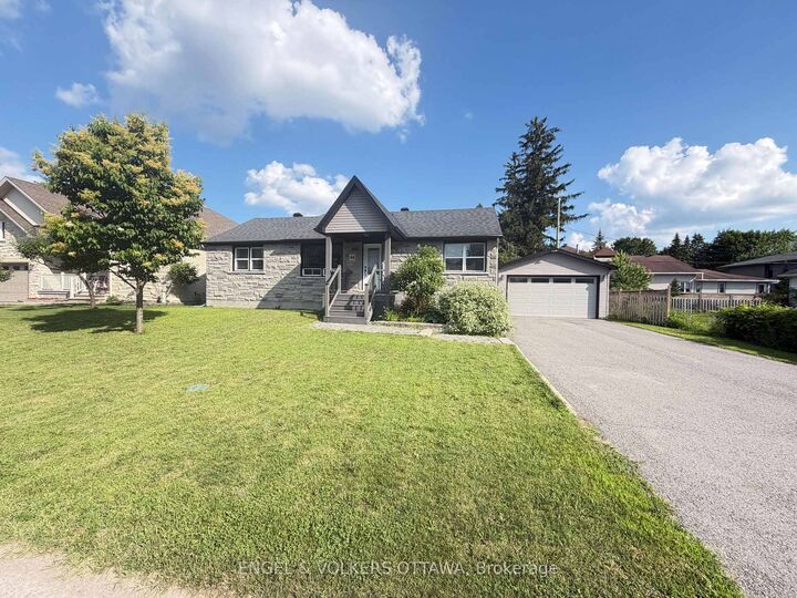 Photo de la propriété: 44 Granton Avenue ON K2G 1W8