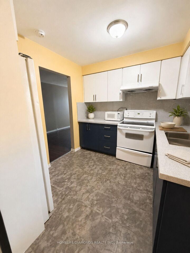 Property Photo:  120 Northgate Drive  ON L3C 5Y5 