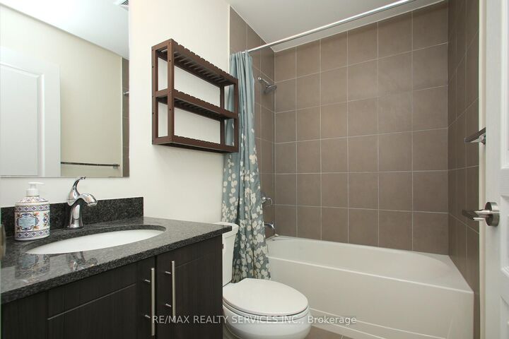 Property Photo:  3170 Erin Mills Parkway 133  ON L5L 0B6 