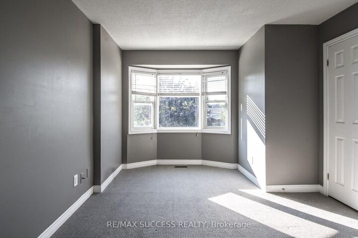 Property Photo:  26 Tomahawk Dr, Main, Drive  ON L3M 5G4 
