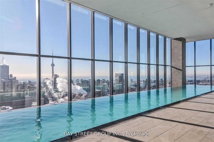Photo de la propriété: 7 Grenville Street 3401 ON M4Y 1W9