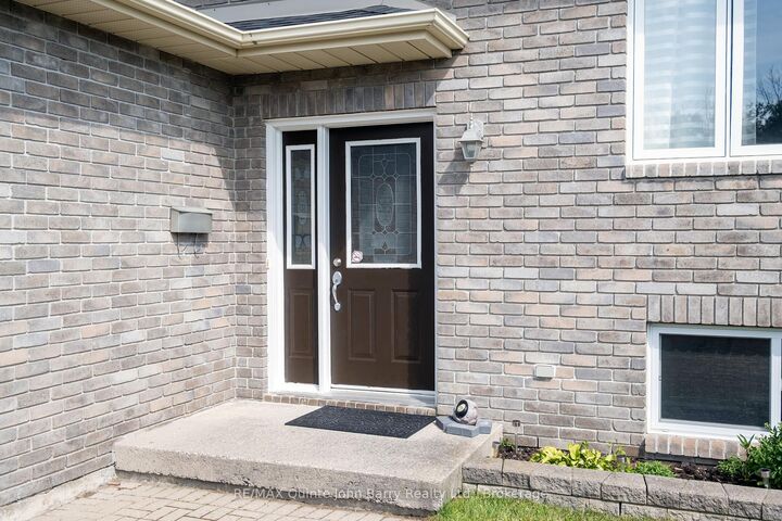 Property Photo:  152 Nicholas Street  ON K8V 6B2 