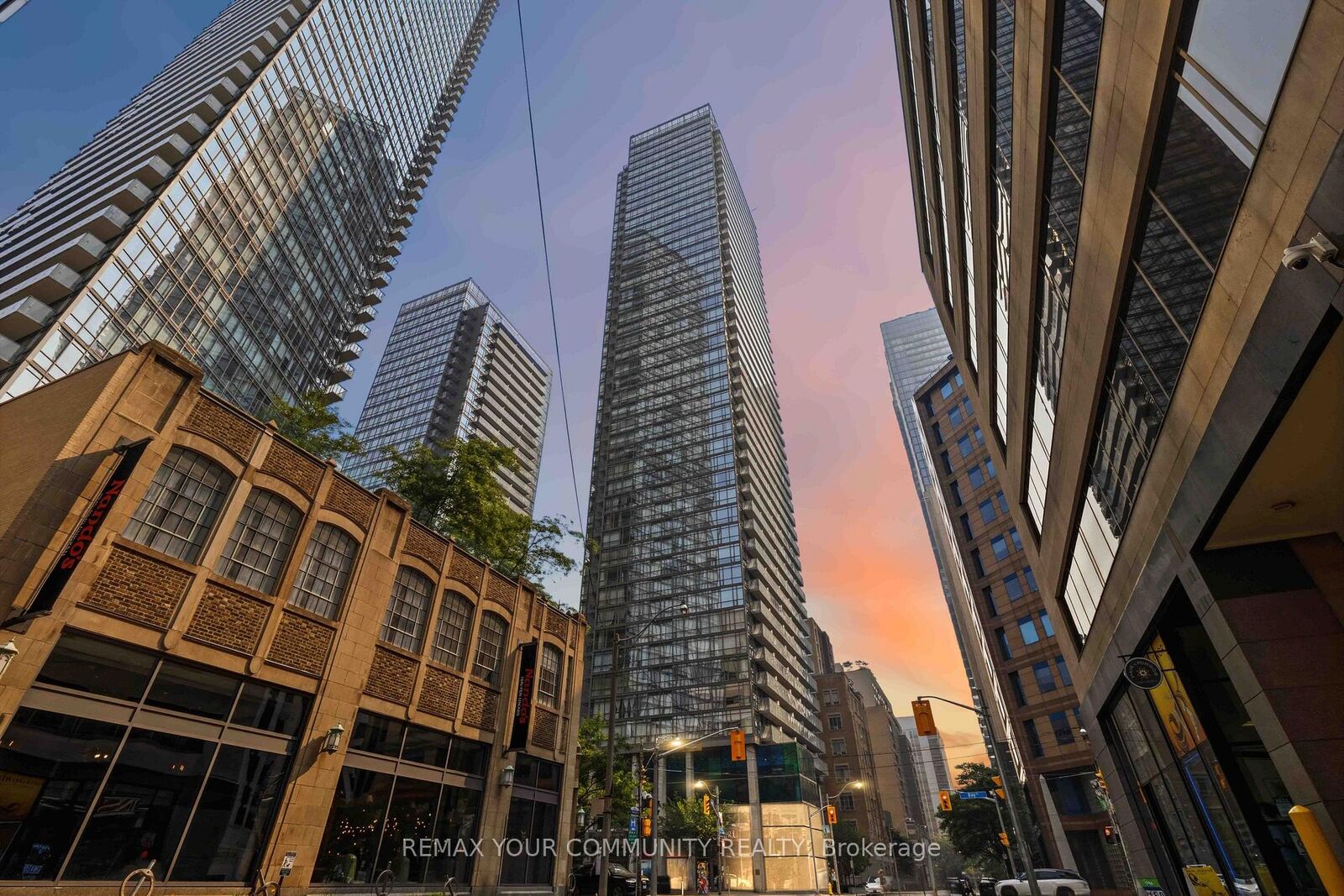 Property Photo: 38 Grenville Street 3102 ON M4Y 1A5