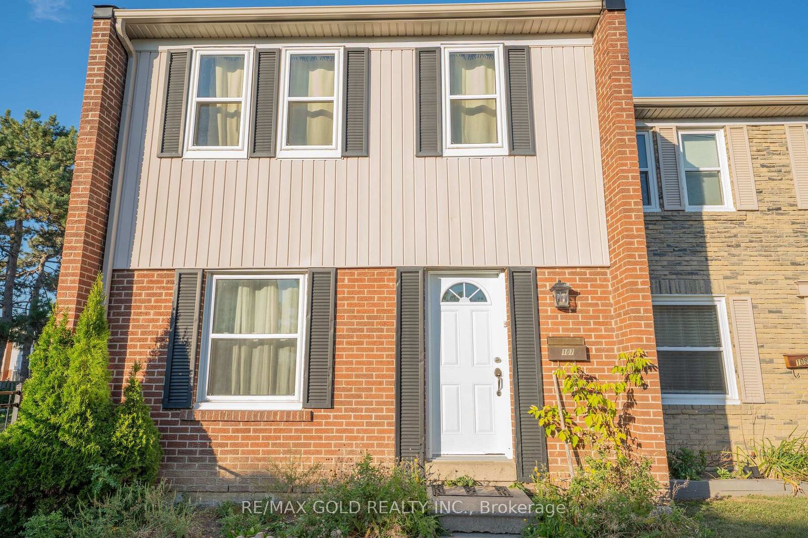 Property Photo: 900 Central Park Drive 107 ON L6S 3J6