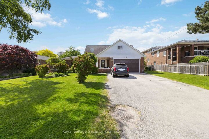 73 St Andrews Boulevard — photo 1