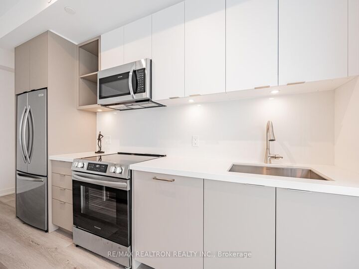 Property Photo: 333 Sunseeker Avenue 428 ON L9R 0R6
