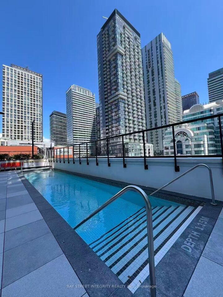 Property Photo: 400 King Street W 922 ON M5V 0X8