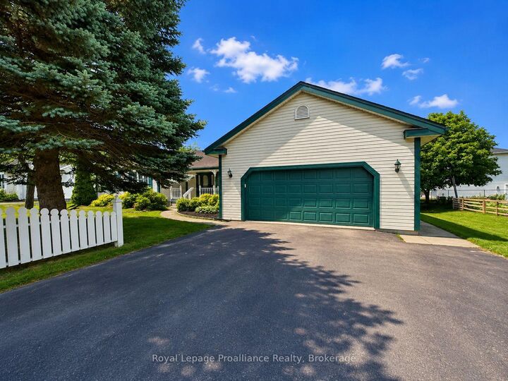 Property Photo: 88 Westwind Crescent ON K0K 3L0