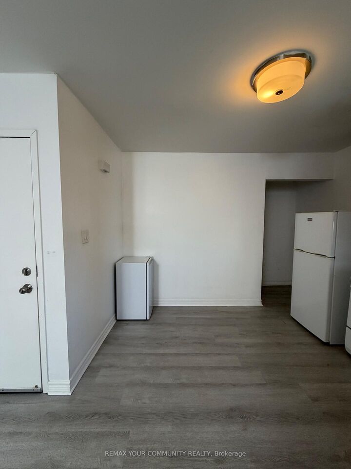 Property Photo: 127 Morrison Avenue 2nd Floor ON M6E 1M5