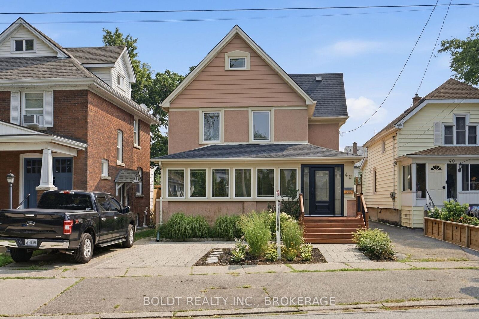 Property Photo: 42 Thomas Street ON L2R 6L9