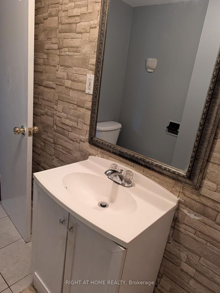 Property Photo: 163 McMurchy Avenue S Bsmt ON L6X 1Z2