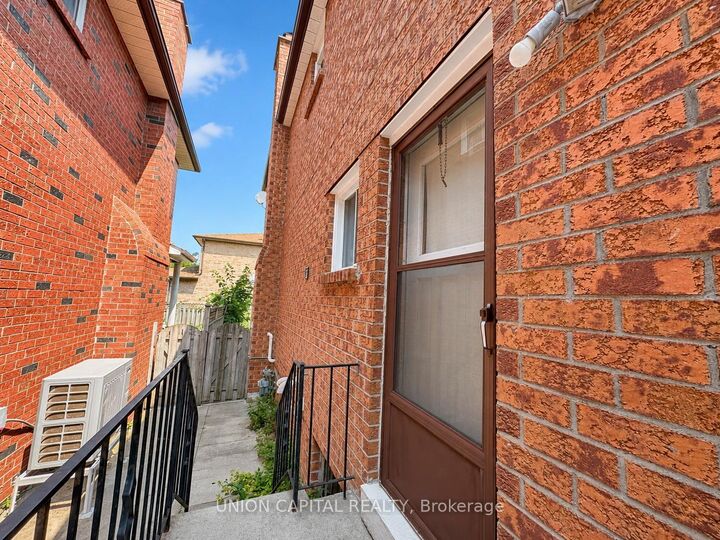 Property Photo: 9 Sunbird Crescent Bsmt ON M1V 3M6