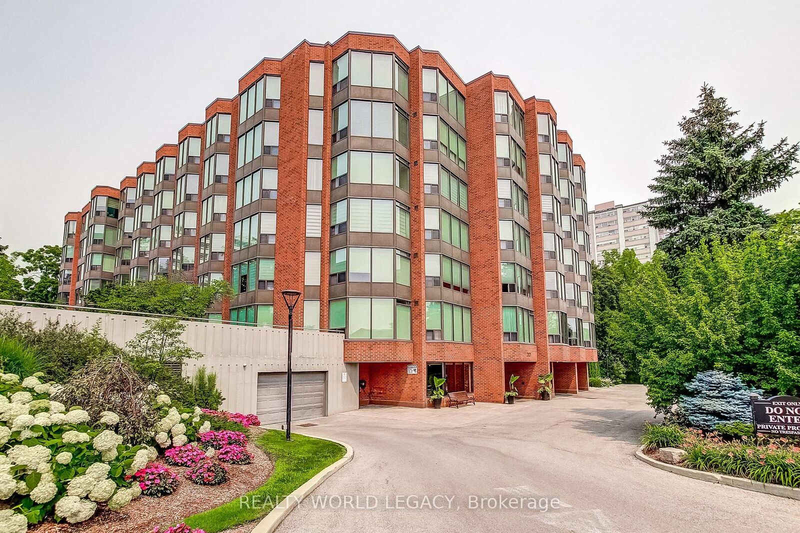 Property Photo: 2121 Lakeshore Road 501 ON L7R 1C9