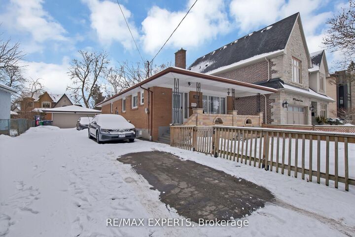 Property Photo: 934 Beechwood Avenue Lower ON L5G 4E2