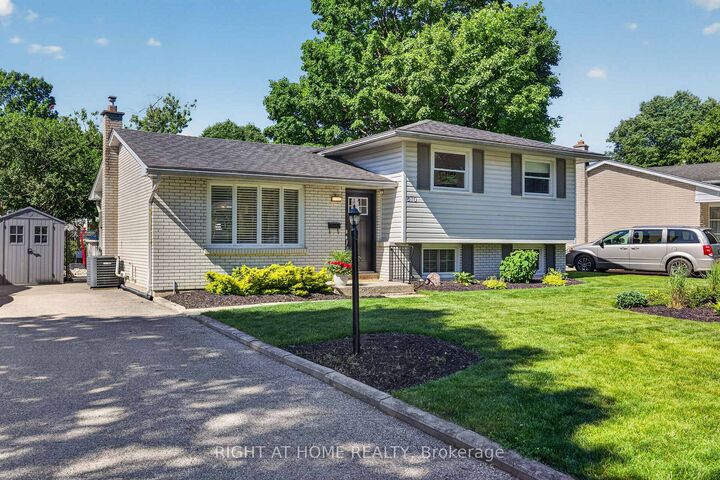 670 Glengyle Crescent — photo 1