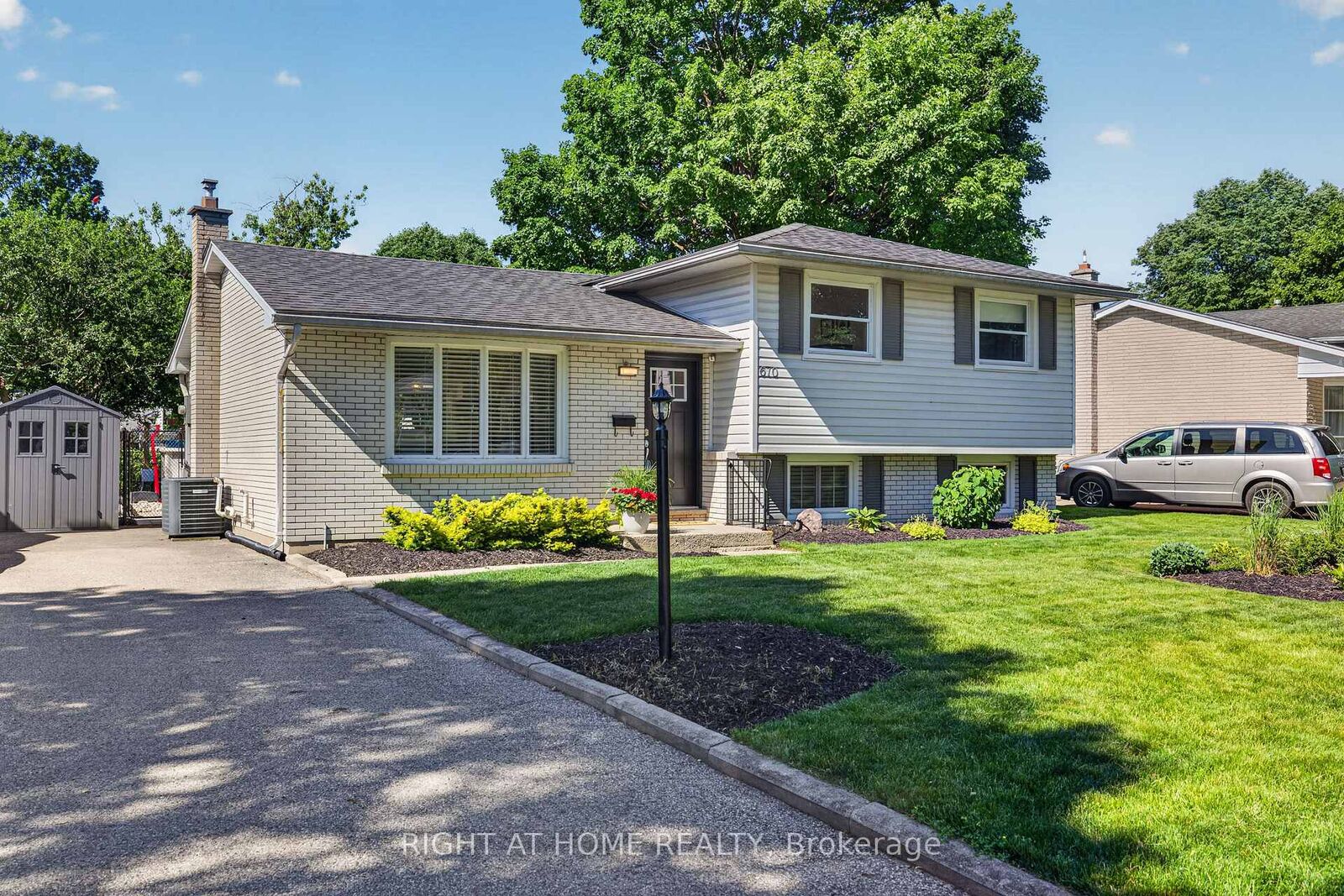 Property Photo: 670 Glengyle Crescent ON N5X 1X7