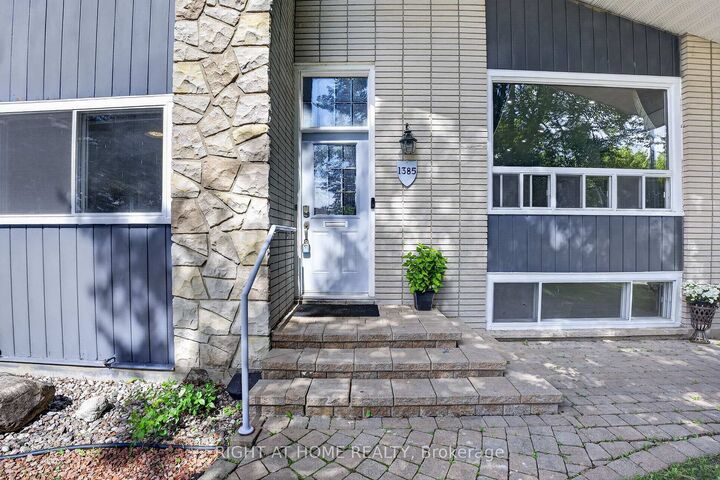 Property Photo: 1385 Chartrand Avenue ON K1E 1H9