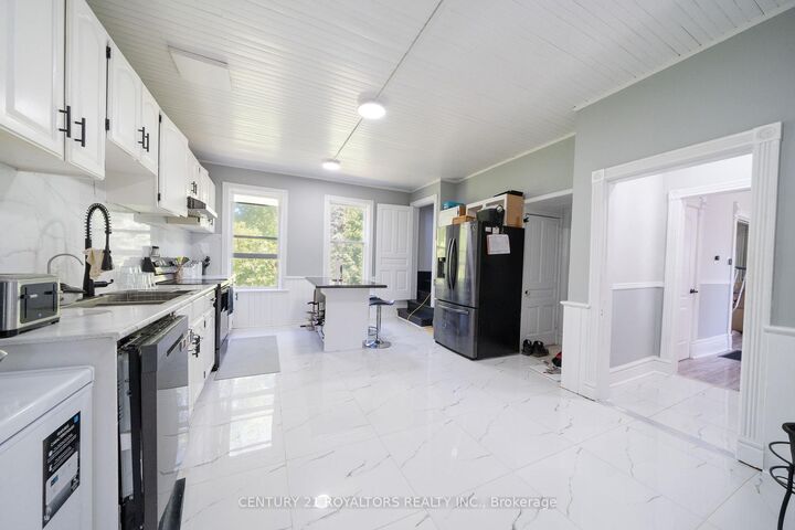 5112 King Street — photo 1