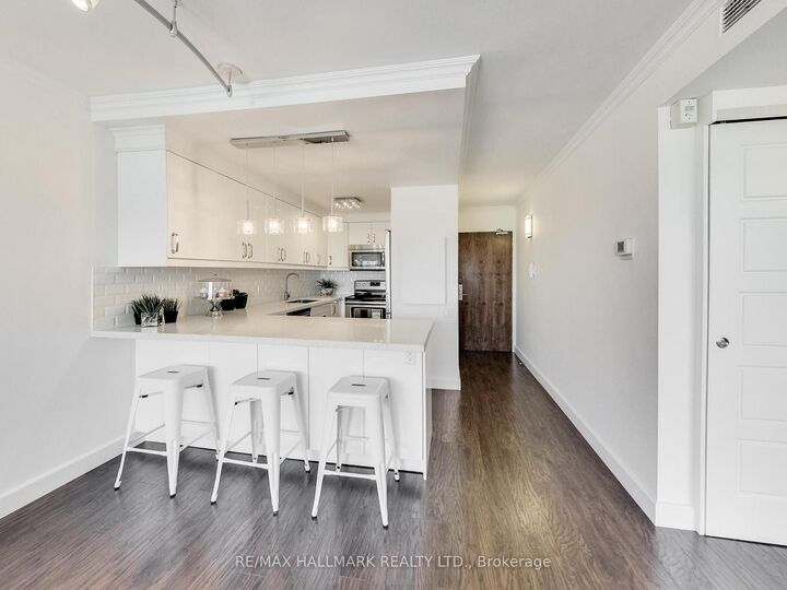 Property Photo: 914 Yonge Street 1509 ON M4W 3C8